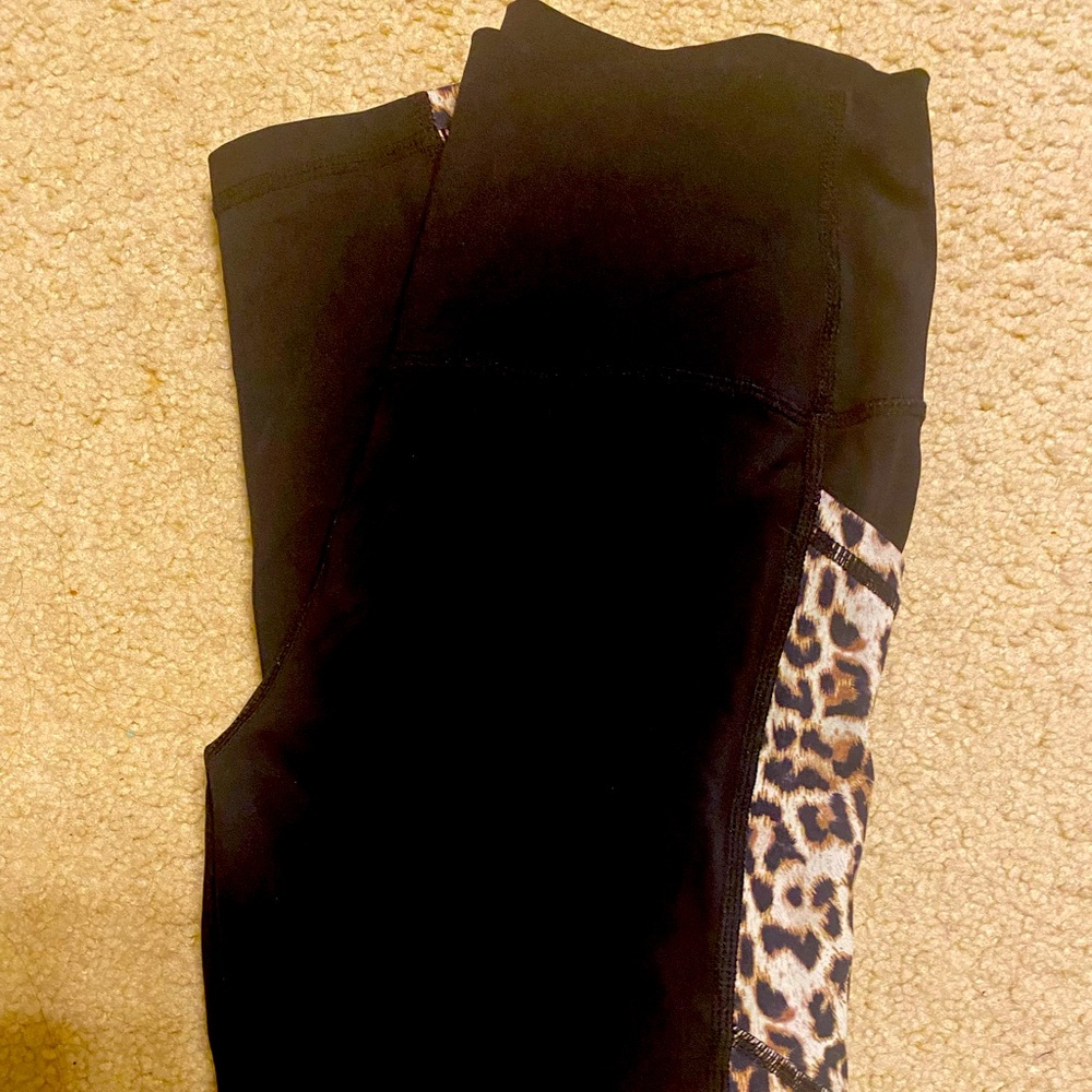 Zyia capris with pockets